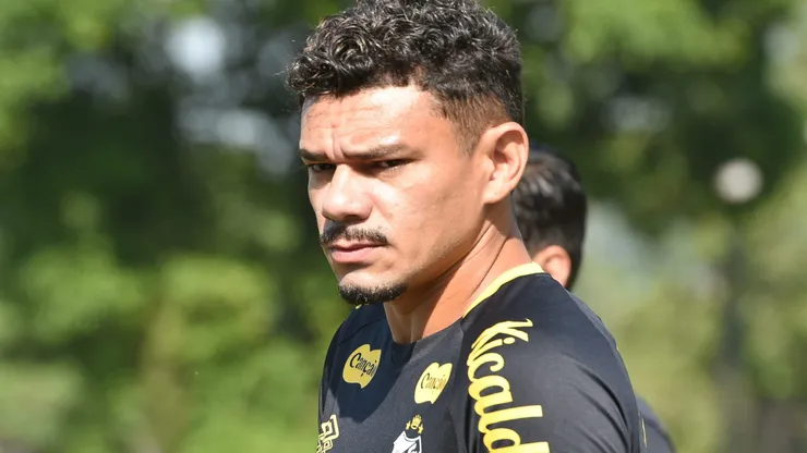 Tiquinho Soares deve voltar ao time. Foto: Jota Erre/AGIF
