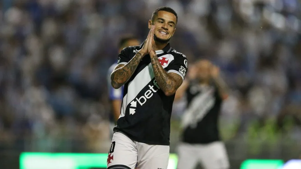 Coutinho, meia do Gigante da Colina. Foto: Marlon Costa/AGIF.