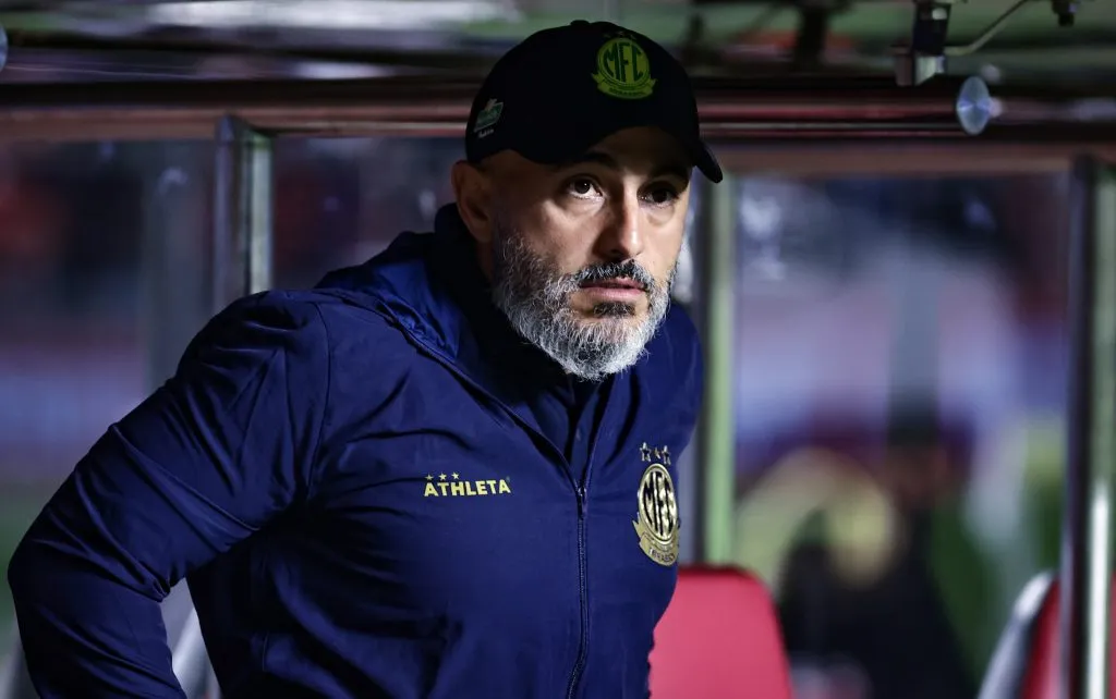 SP – SAO PAULO – 24/05/2025 – BRASILEIRO A 2025, SAO PAULO X MIRASSOL – Rafael Guanaes tecnico do Mirassol durante partida contra o Sao Paulo no estadio Morumbi pelo campeonato Brasileiro A 2025. Foto: Fabio Giannelli/AGIF