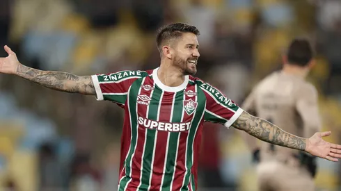 Everaldo durante comemoração do gol diante do Imortal