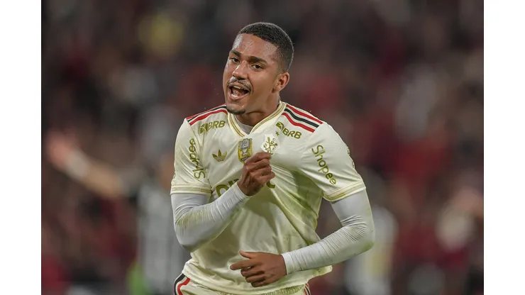 Samuel Lino está no Flamengo, rival direto do Palmeiras.