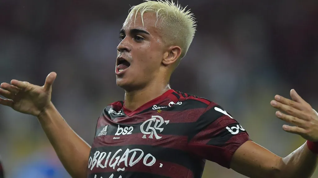 Reinier comemorando pelo Flamengo. Foto: Thiago Ribeiro/AGIF