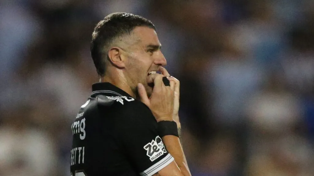 Vegetti em campo pelo Vasco. Foto: Marlon Costa/AGIF