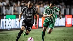 Miguelito ex-jogador do Santos em sua estreia durante partida contra o Juventude no estadio Vila Belmiro pelo campeonato Brasileiro A 2022. Foto: Raul Baretta/AGIF