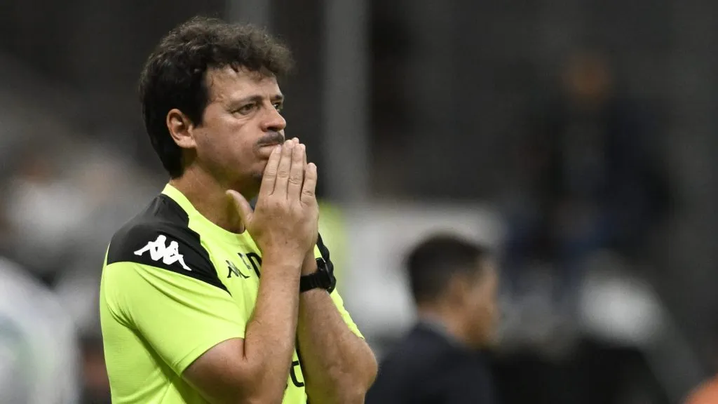 Fernando Diniz, técnico do Gigante da Colina. Foto: Mateus Bonomi/AGIF.