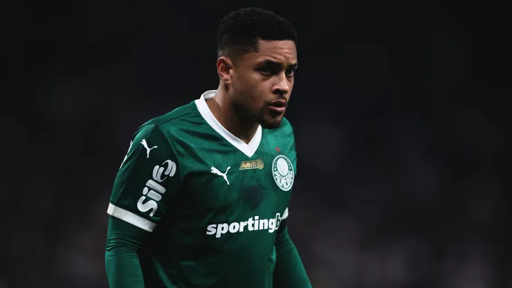 Vitor Roque em ação pelo Palmeiras. Foto: Ettore Chiereguini/AGIF