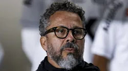Cléber Xavier, técnico do Santos em partida pelo campeonato brasileiro