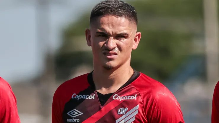 Khellven durante partida entre Joseense e Athletico-PR, no Estádio do Pinhão, pelo Campeonato Paranaense 2023.