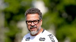 Cleber Xavier está bastante pressionado no CT Rei Pelé. Foto: Mauricio De Souza/AGIF