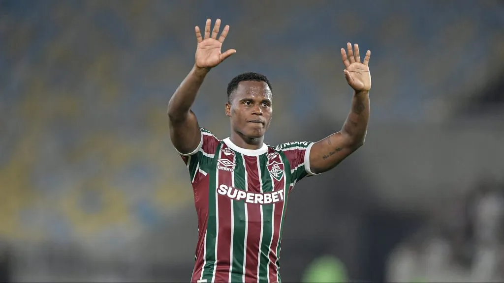 Jhon Arias jogador se despede como jogador do Fluminense durante partida contra o Cruzeiro no estadio Maracana pelo campeonato Brasileiro A 2025. Foto: Thiago Ribeiro/AGIF
