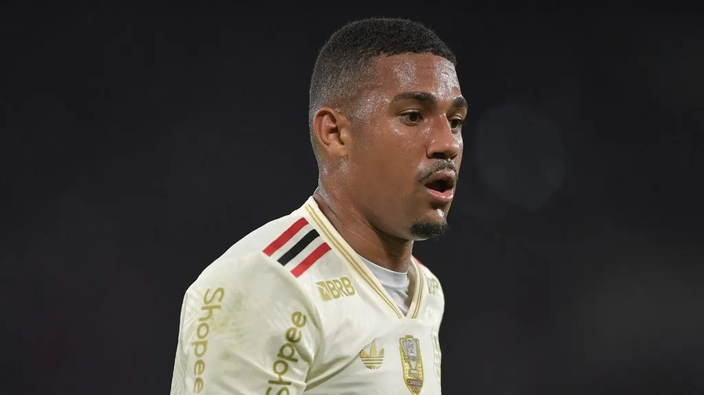 Samu Lino, do Flamengo, pode voltar a ser chamado - Foto: Thiago Ribeiro/AGIF.