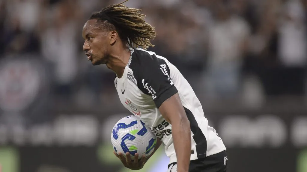 SP – SAO PAULO – 03/08/2025 – BRASILEIRO A 2025, CORINTHIANS X FORTALEZA – Andre Carrillo jogador do Corinthians comemora seu gol durante partida contra o Fortaleza no estadio Arena Corinthians pelo campeonato Brasileiro A 2025. Foto: Alan Morici/AGIF