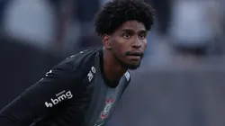 Hugo Souza durante partida contra o Fortaleza, na Neo Química Arena, pelo Brasileirão.