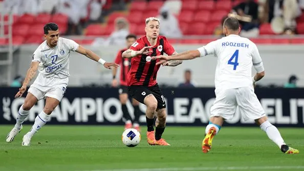 Róger Guedes durante partida. Foto: Mohamed Farag/Getty Images