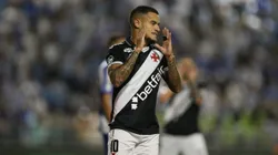 Coutinho, meia do Vasco. Foto: Marlon Costa/AGIF.