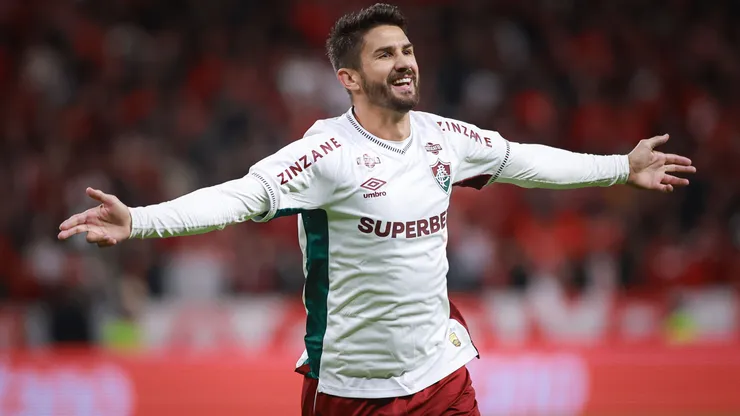 Everaldo comemorando pelo Fluminense contra o Inter - Foto: Maxi Franzoi/AGIF