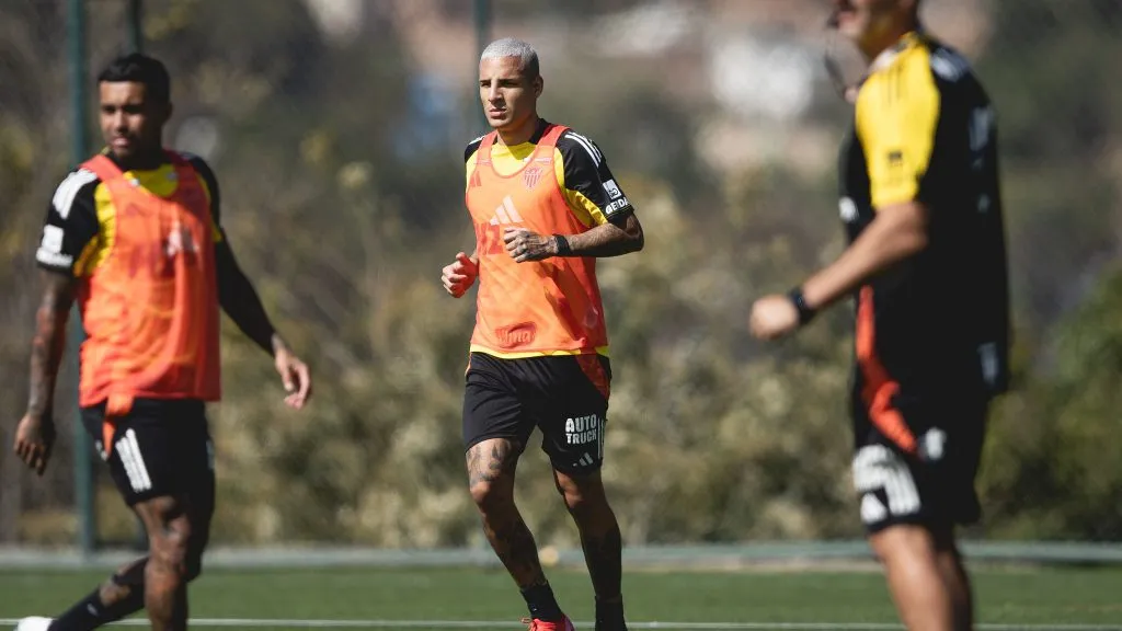 Arana em treino na Cidade do Galo nesta segunda-feira (4) – Foto: Pedro Souza / Atlético