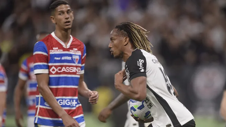 Carillo empatou para o Corinthians.