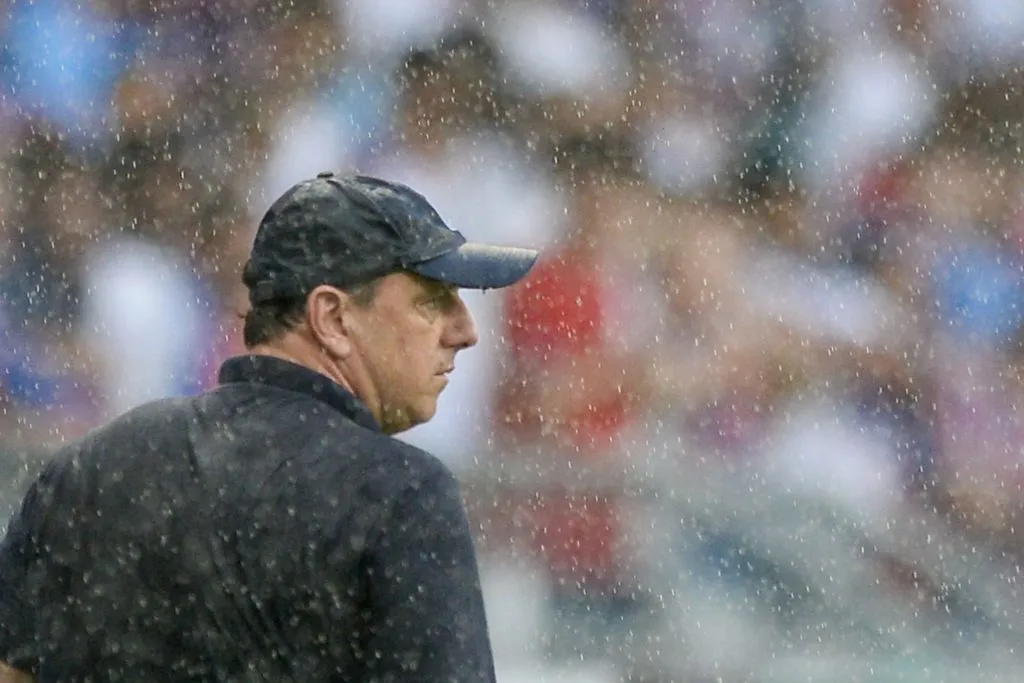 BA – SALVADOR – 18/05/2025 – BRASILEIRO A 2025, BAHIA X VITORIA – Rogerio Ceni tecnico do Bahia durante partida contra o Vitoria no estadio Arena Fonte Nova pelo campeonato Brasileiro A 2025. Foto: Jhony Pinho/AGIF