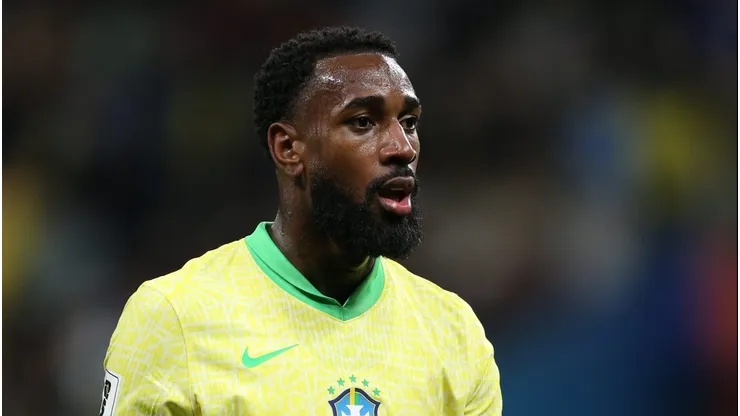 Gerson durante partida pela Seleção Brasileira