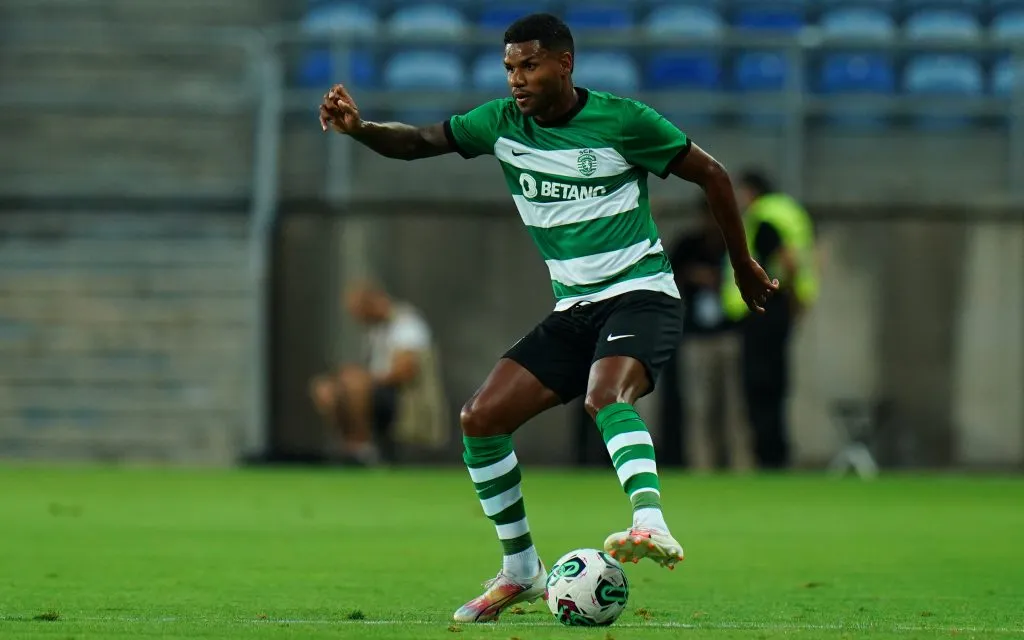 Matheus Reis tem sido titular do Sporting e vem de título português na última temporada – Foto: Gualter Fatia/Getty Images