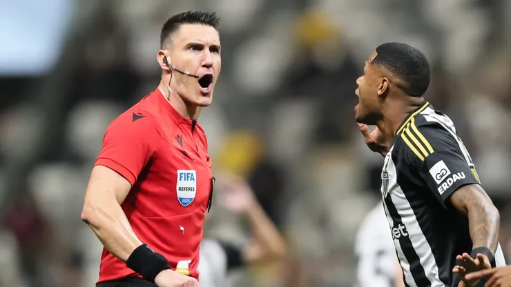 O árbitro Rafael Rodrigo Klein durante partida entre Atlético-MG e Corinthians - Foto: Gilson Lobo/AGIF