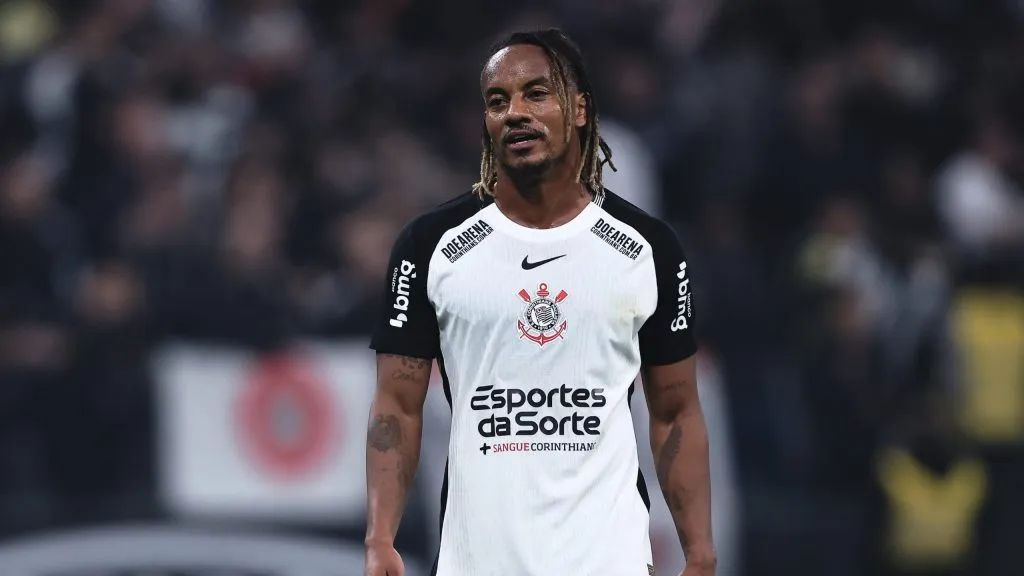 Andre Carrillo jogador do Cruzeiro durante partida contra o Corinthians no estadio Arena Corinthians pelo campeonato Brasileiro A 2025. Foto: Ettore Chiereguini/AGIF