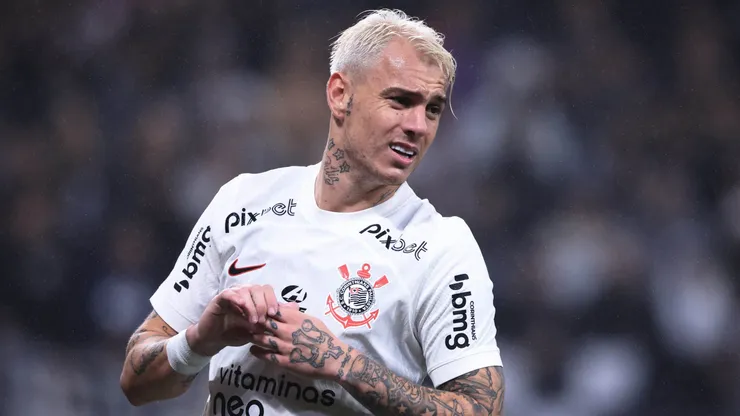 Róger Guedes em partida pelo Corinthians