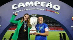 Michelle Ramalho e Marta em conquista da Copa América. Foto: Lívia Villas Boas/CBF