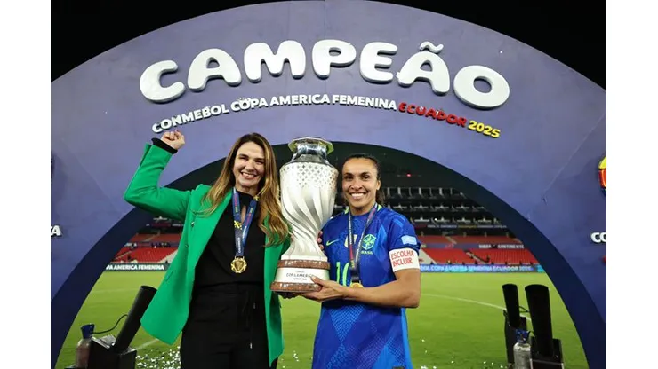 Michelle Ramalho e Marta em conquista da Copa América. Foto: Lívia Villas Boas/CBF
