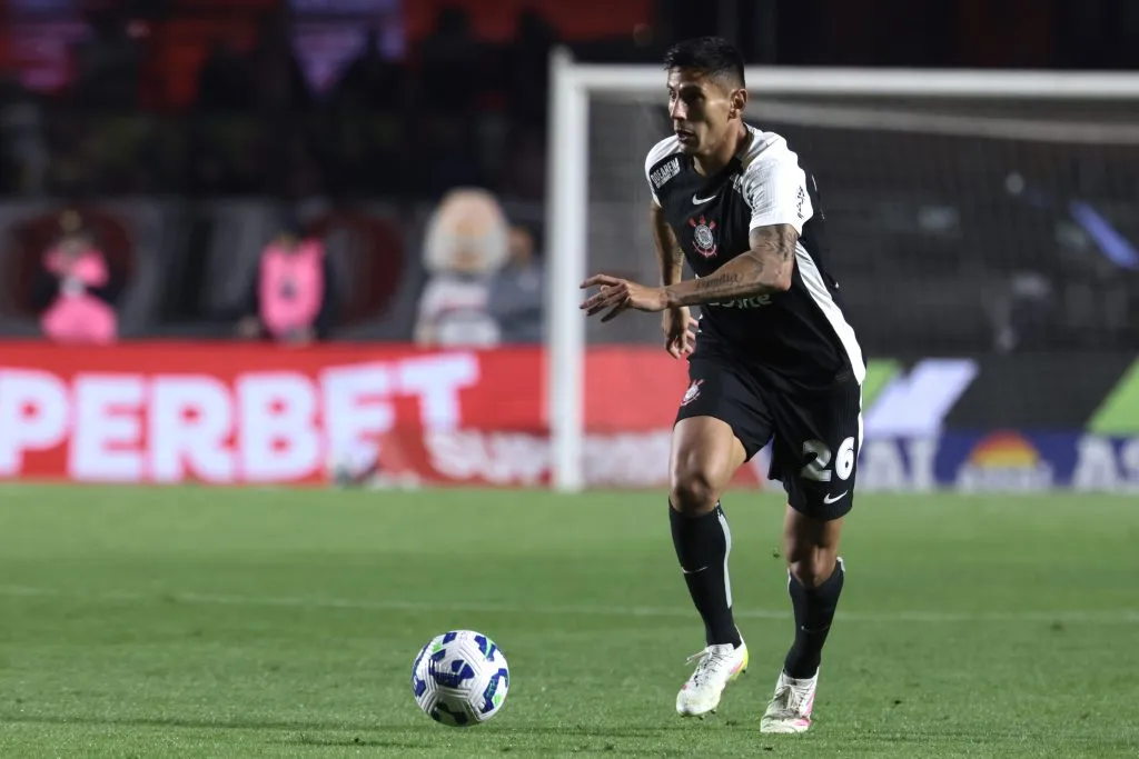 Angileri, jogador do Corinthians durante partida contra o Sao Paulo no estadio Morumbi pelo campeonato Brasileiro A 2025. Foto: Marcello Zambrana/AGIF