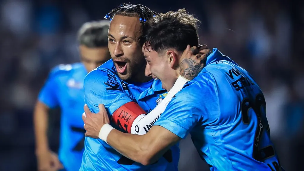 Neymar e Barreal comemoram gol do Santos – Foto: Marcello Zambrana/AGIF