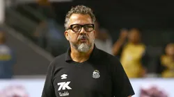 Cléber Xavier se posiciona após vaia da torcida do Santos