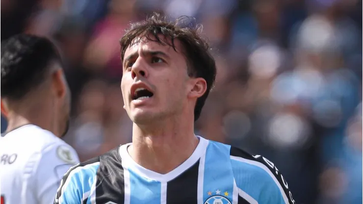 RS - CAXIAS DO SUL - 21/07/2024 - BRASILEIRO A 2024, GREMIO X VITORIA - Felipe Carballo jogador do Gremio lamenta durante partida contra o Vitoria no estadio Francisco Stedile pelo campeonato Brasileiro A 2024.