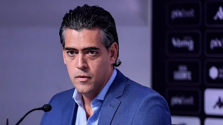 Paulo Bracks expõe negociação de Rubens no Galo