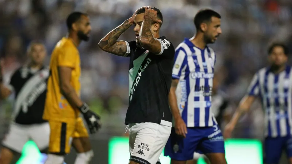 Coutinho, meia do Gigante da Colina. Foto: Marlon Costa/AGIF.