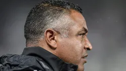 RJ - RIO DE JANEIRO - 11/05/2025 - BRASILEIRO A 2025, BOTAFOGO X INTERNACIONAL - Roger Machado tecnico do Internacional durante partida contra o Botafogo no estadio Engenhao pelo campeonato Brasileiro A 2025.