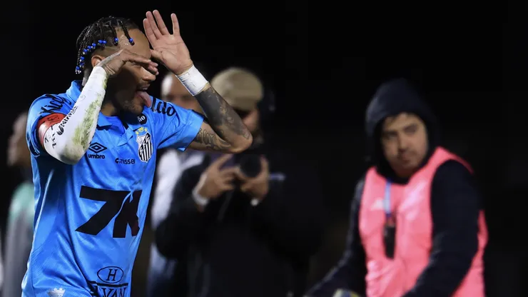 Neymar vibrando após comemorar pelo Santos - Foto: Marcello Zambrana/AGIF