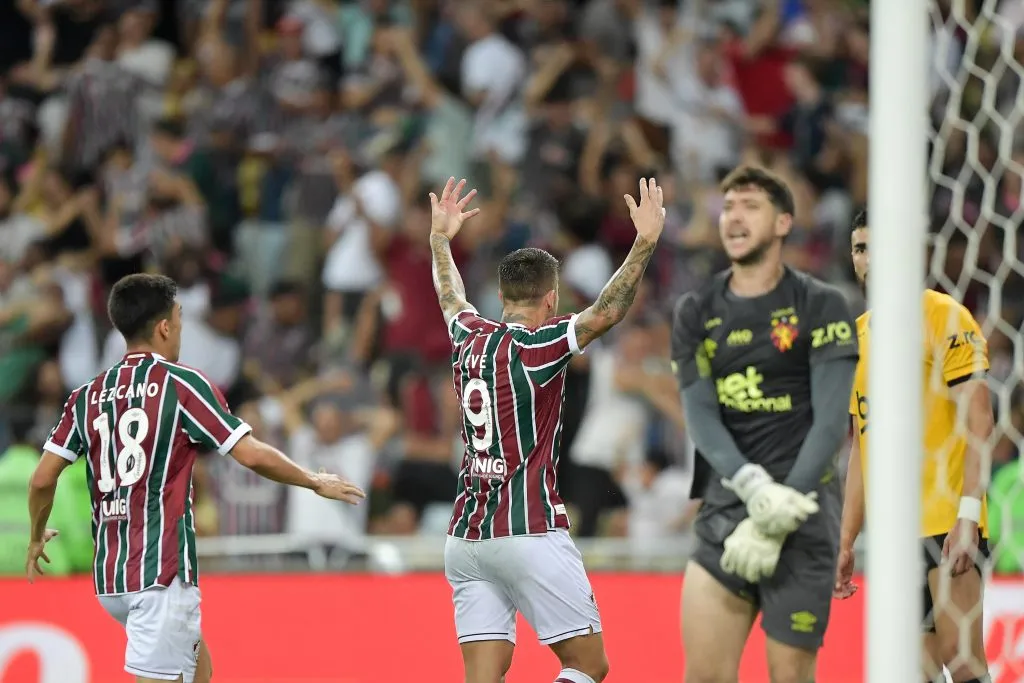 RJ – RIO DE JANEIRO – 03/05/2025 – BRASILEIRO A 2025, FLUMINENSE X SPORT – Everaldo jogador do Fluminense comemora seu gol durante partida contra o Sport no estadio Maracana pelo campeonato Brasileiro A 2025. Foto: Thiago Ribeiro/AGIF
