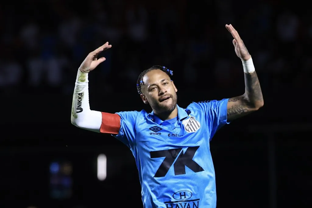 SP – SAO PAULO – 04/08/2025 – BRASILEIRO A 2025, SANTOS X JUVENTUDE – Neymar Jr. jogador do Santos comemora seu gol durante partida contra o Juventude no estadio Morumbi pelo campeonato Brasileiro A 2025. Foto: Marcello Zambrana/AGIF