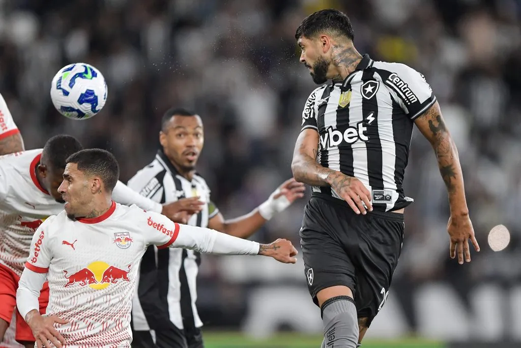 Barboza jogador do Botafogo durante partida contra o Bragantino – Foto: Thiago Ribeiro/AGIF