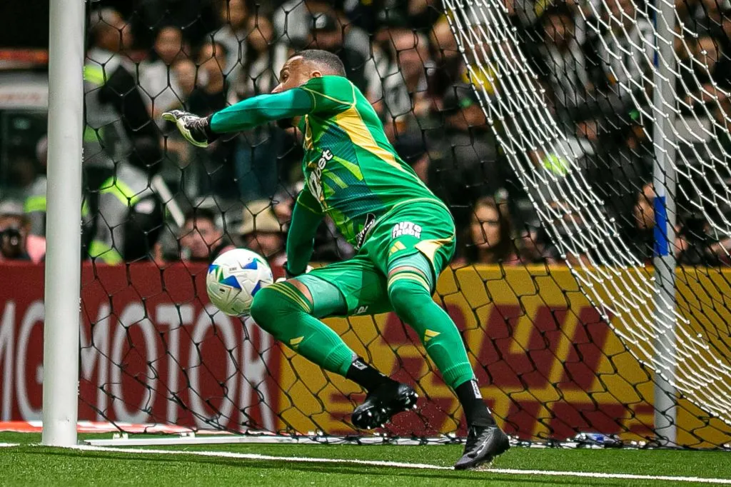 Everson garantiu a classificação do Galo nos pênaltis para a Copa Sul-Americana. Foto: Fernando Moreno/AGIF