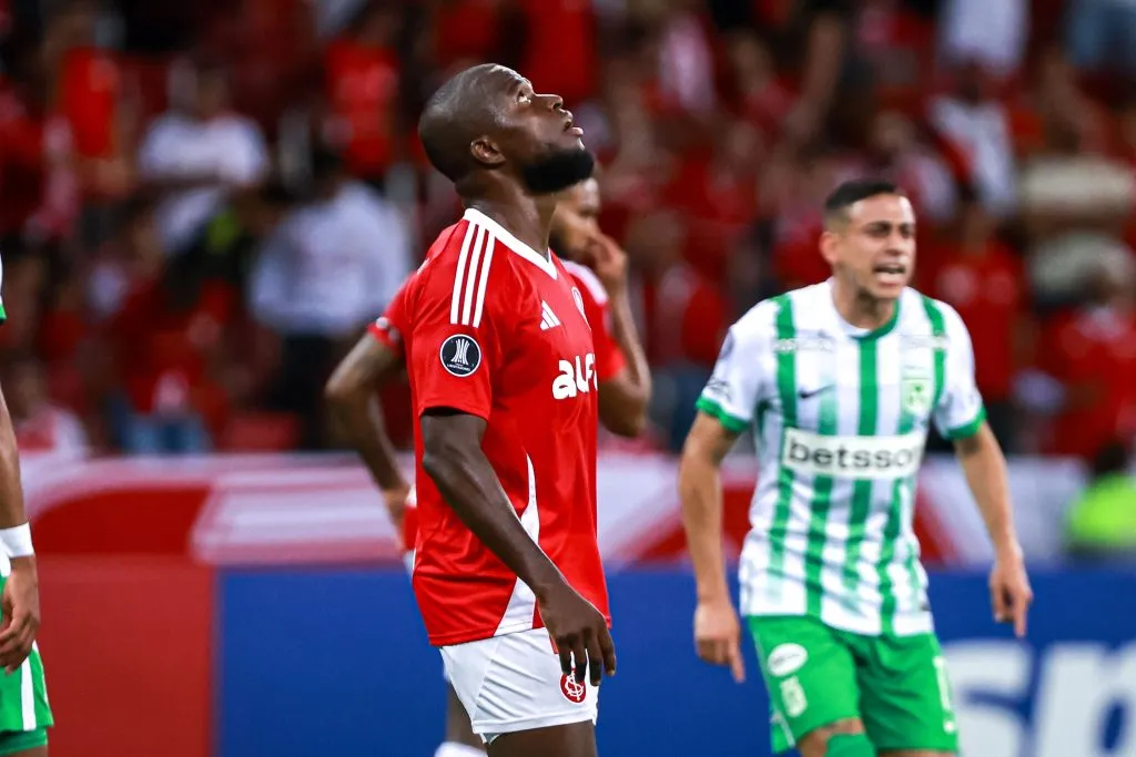 RS – PORTO ALEGRE – 10/04/2025 – COPA LIBERTADORES 2025, INTERNACIONAL X ATLETICO NACIONAL – Enner Valencia jogador do Internacional lamenta durante partida contra o Atletico Nacional no estadio Beira-Rio pelo campeonato Copa Libertadores 2025. Foto: Maxi Franzoi/AGIF