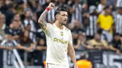 Arrascaeta jogador do Flamengo comemora seu gol - Foto: Lucas Emanuel/AGIF