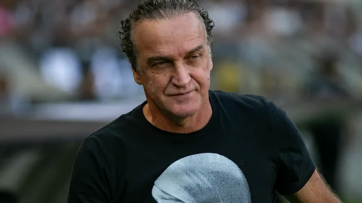 Cuca técnico do Atletico-MG durante partida contra o Botafogo no estadio Mineirao pelo campeonato Brasileiro A 2025. Foto: Fernando Moreno/AGIF