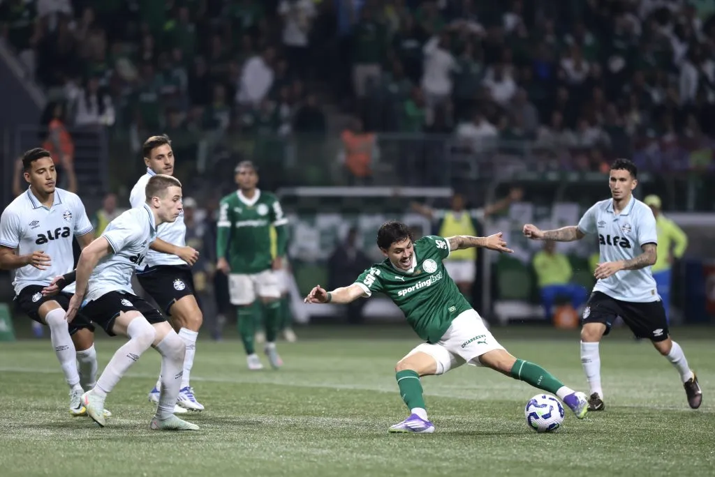 Maurício marcou um gol, mas foi anulado. Foto: Marcello Zambrana/AGIF