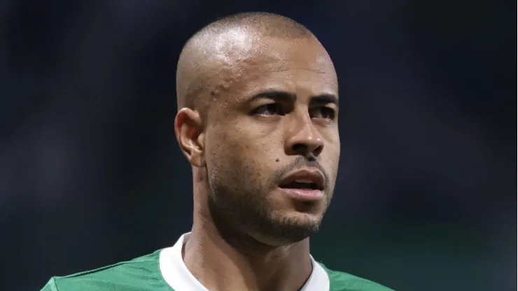 Mayke explica pedido de posicionamento mais ofensivo de Cleber Xavier em estreia pelo Santos.