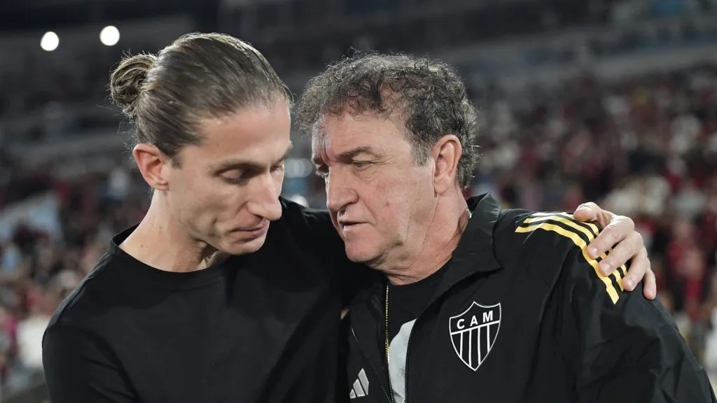 Filipe Luís e Cuca antes de Flamengo x Atlético-MG – Foto: Thiago Ribeiro/AGIF
