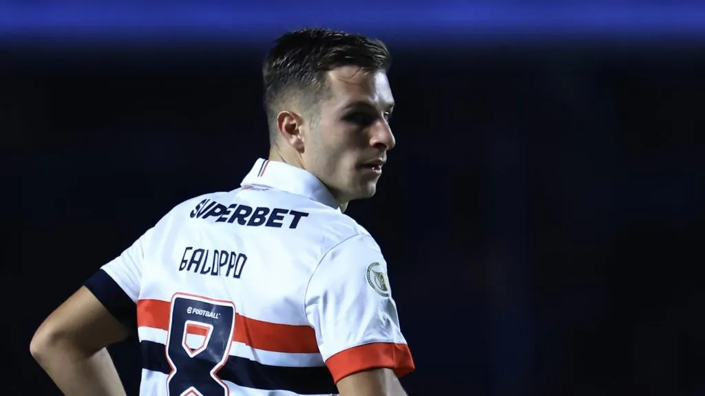 – Galoppo com a camisa do SPFC – Foto: Marcello Zambrana/AGIF