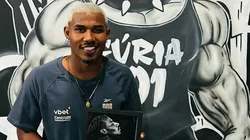 Cuiabano recebeu homenagem da Fúria Jovem do Botafogo. Foto: Divulgação/FJB.